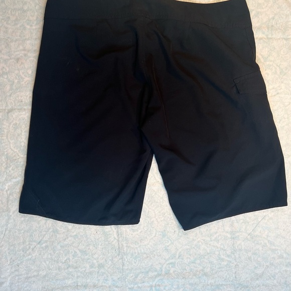Black board shorts by volcom at Amazon XL 4 for $25 - Picture 3 of 3